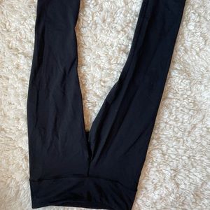 Lulu Lemon black size 4 in good condition